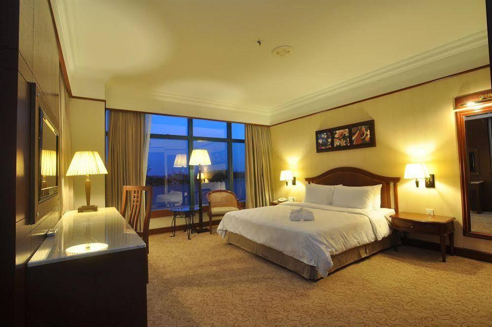 Gbw Hotel Джохор Бахру Екстериор снимка