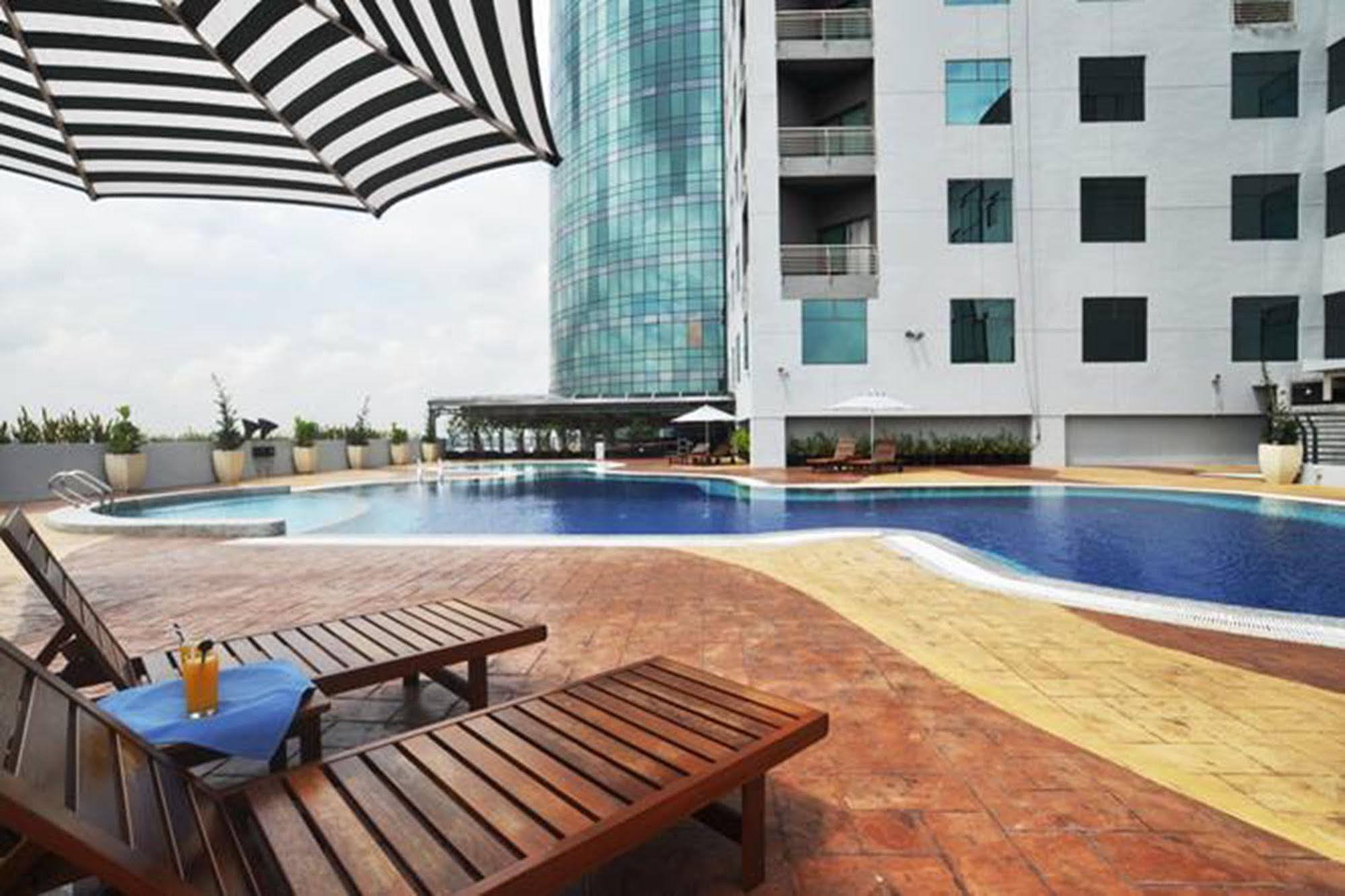 Gbw Hotel Джохор Бахру Екстериор снимка